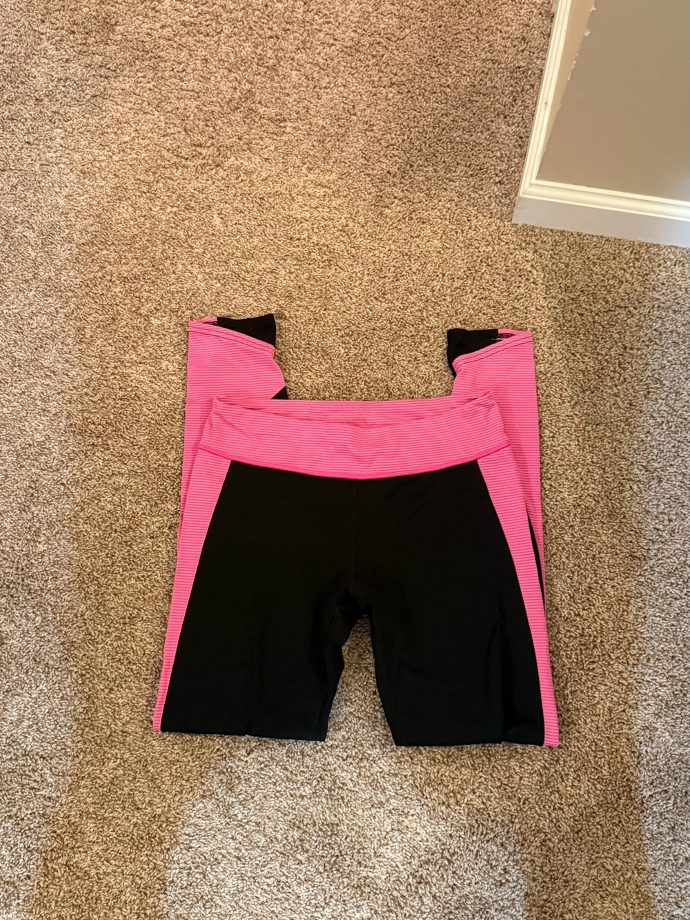 Under Armour Black & Hot Pink Colorblock Leggings